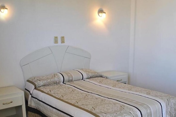 2 dormitorios, escritorio, tabla de planchar con plancha y wifi gratis