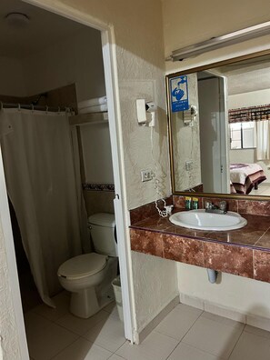 Traditional Double Room | Bathroom