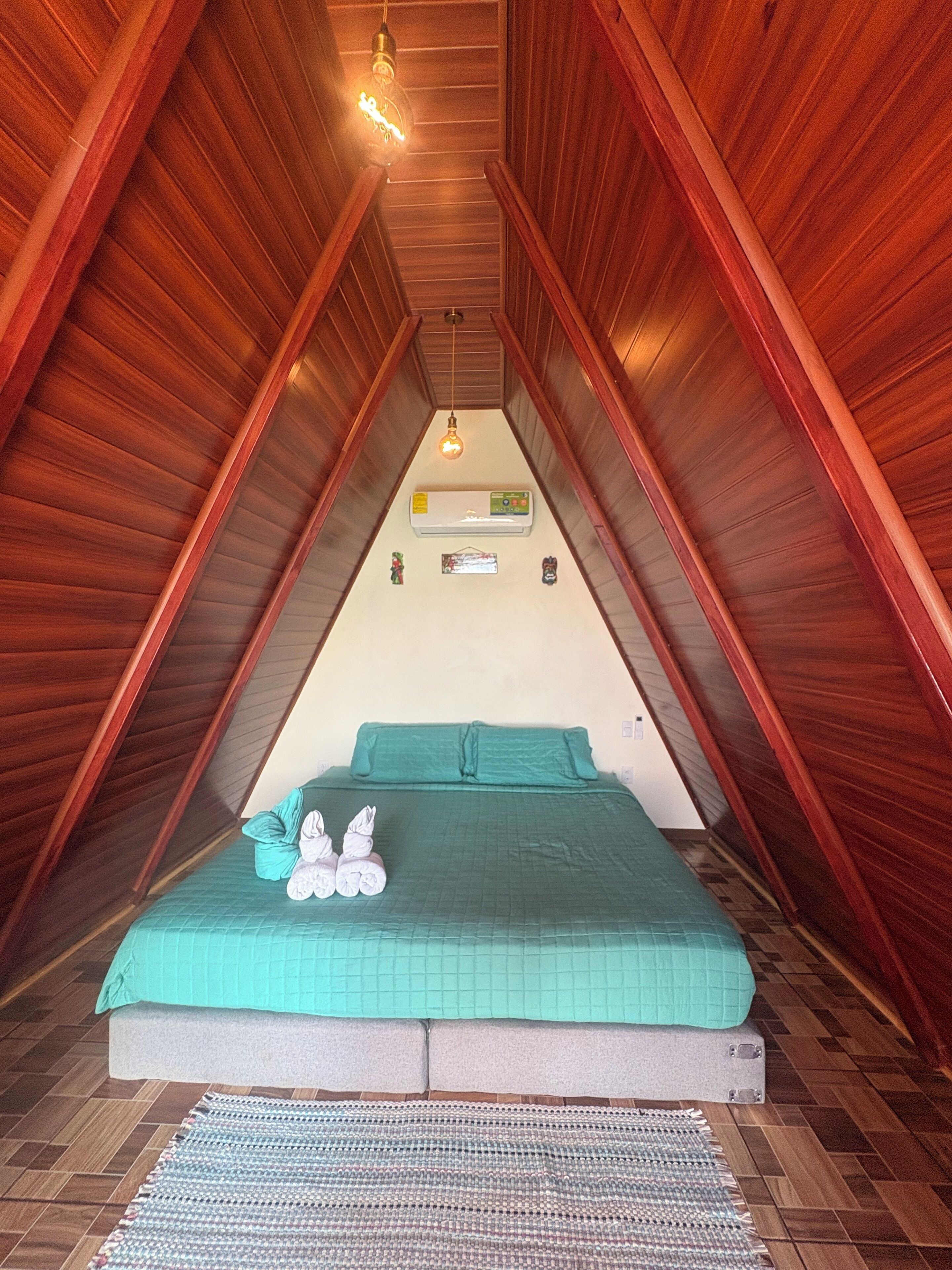 Deluxe Cabin | Hypo-allergenic bedding, free WiFi, bed sheets