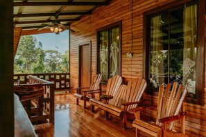 Casa familiar, 2 habitaciones, vista al jardín | Área de sala de estar | Televisión de pantalla plana, Netflix y servicios de streaming