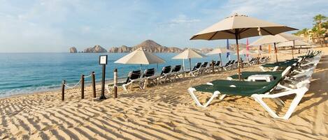 Beach nearby, sun-loungers, beach towels