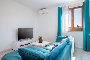 Smart TV - Kaylie Apartment, 3 bedroom place in Pula, Croatia (Pula)