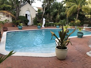 حمّام سباحة خارجي