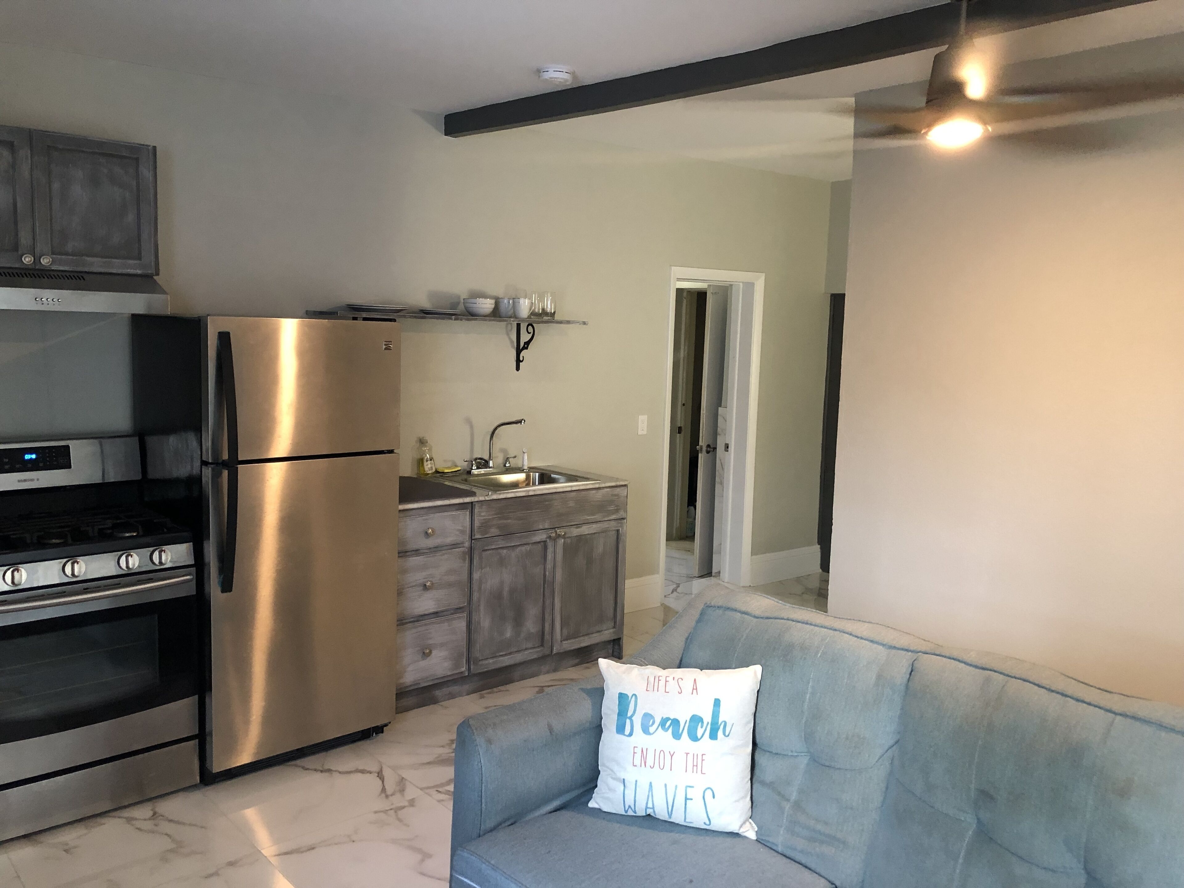 Apartemen Comfort | Area keluarga | TV