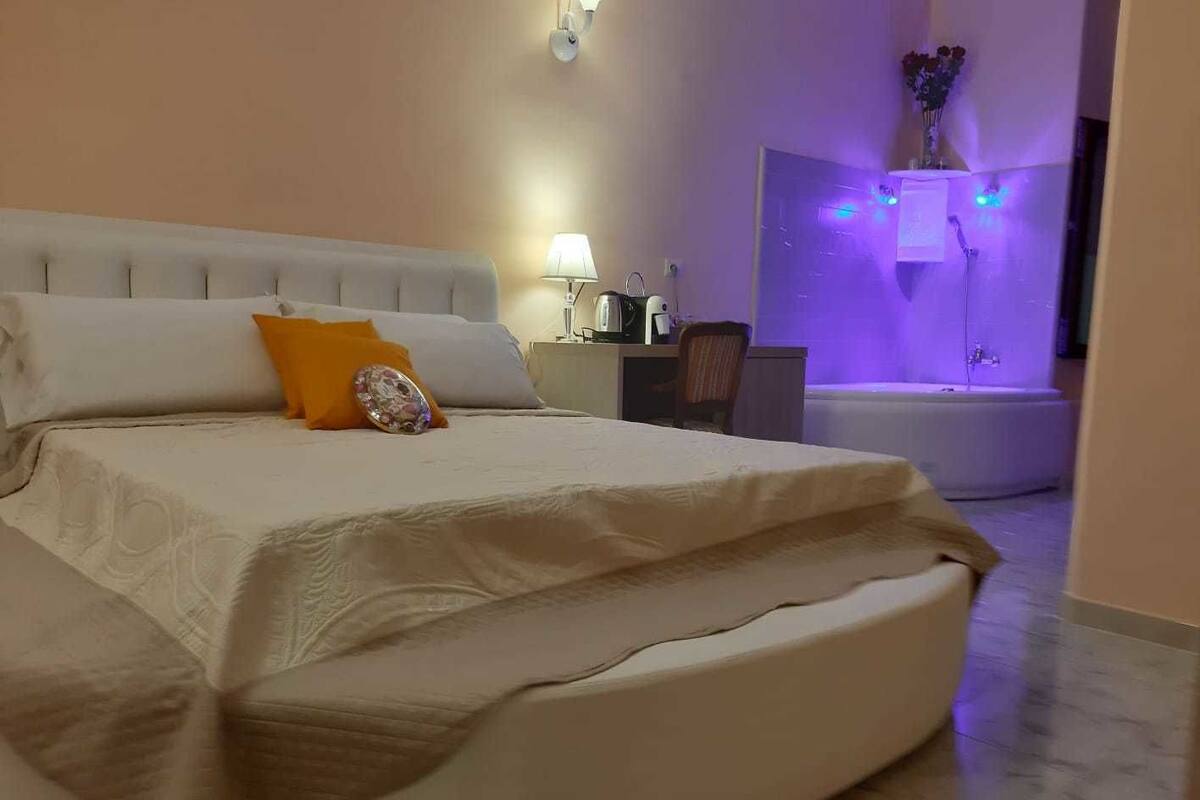 واي فاي مجانًا وملاءات أسرّة