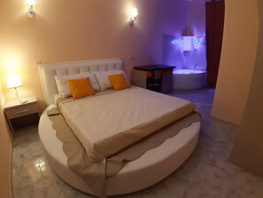 Phòng đôi Deluxe, bồn tắm thủy lực | Truy cập Internet không dây miễn phí, bộ trải giường 