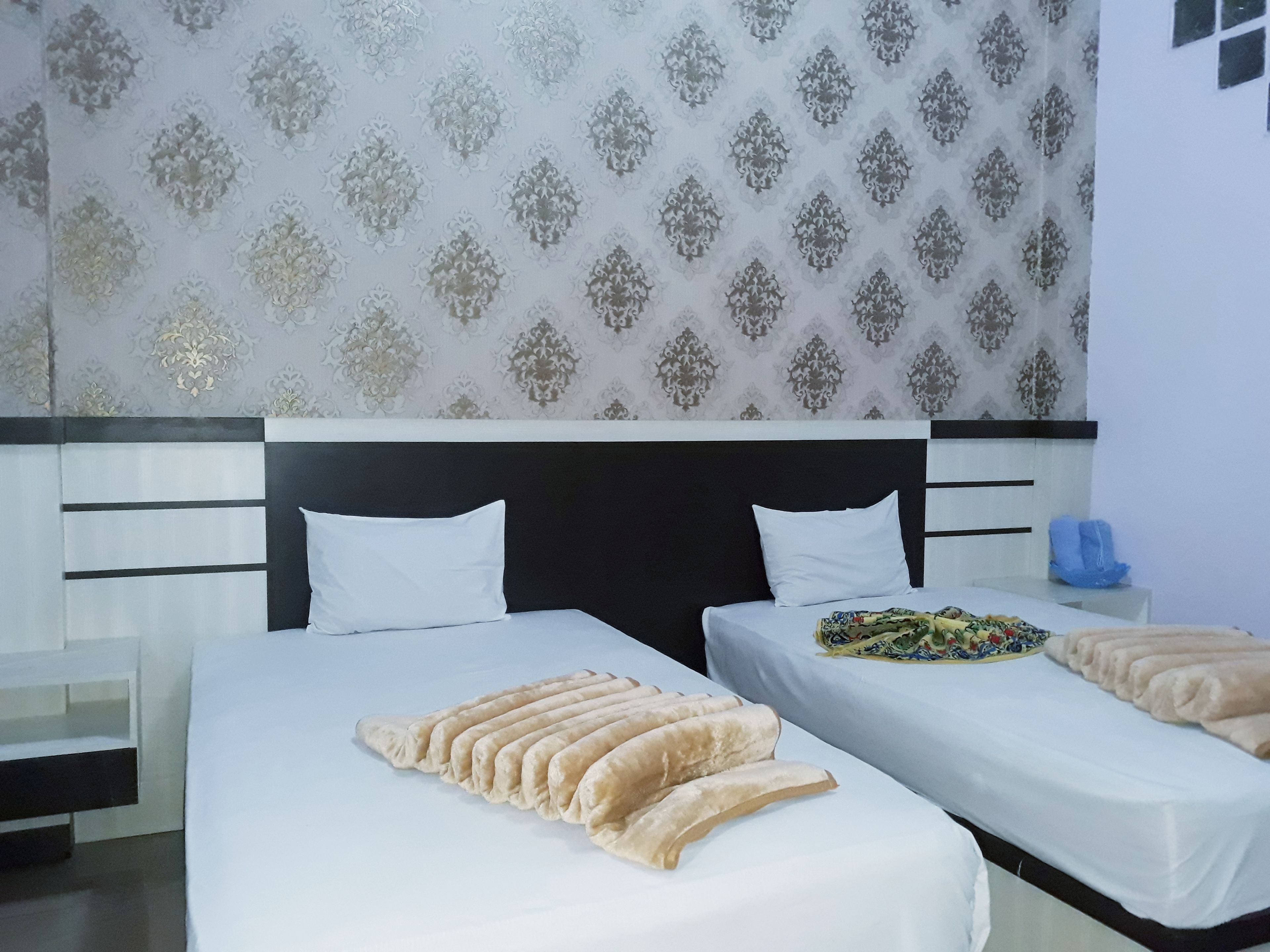 واي فاي مجانًا وملاءات أسرّة