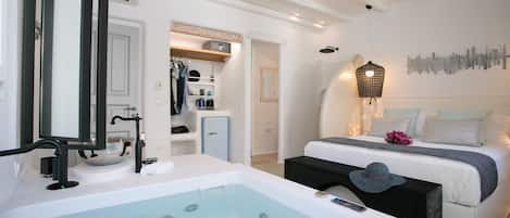 Deluxe Suite, Hot Tub | Egyptian cotton sheets, premium bedding, Select Comfort beds