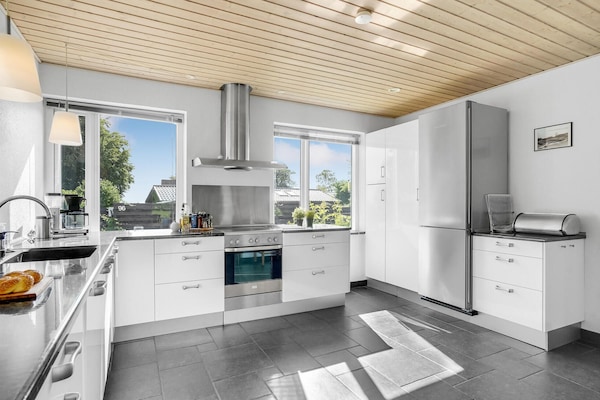 Réfrigérateur, plaque de cuisson, lave-vaisselle, cafetiÚre/bouilloire