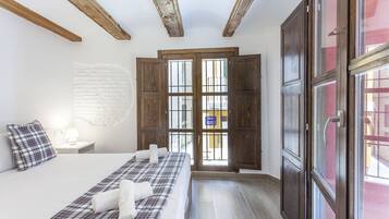 1 slaapkamer, een strijkplank/strijkijzer, gratis wifi, beddengoed