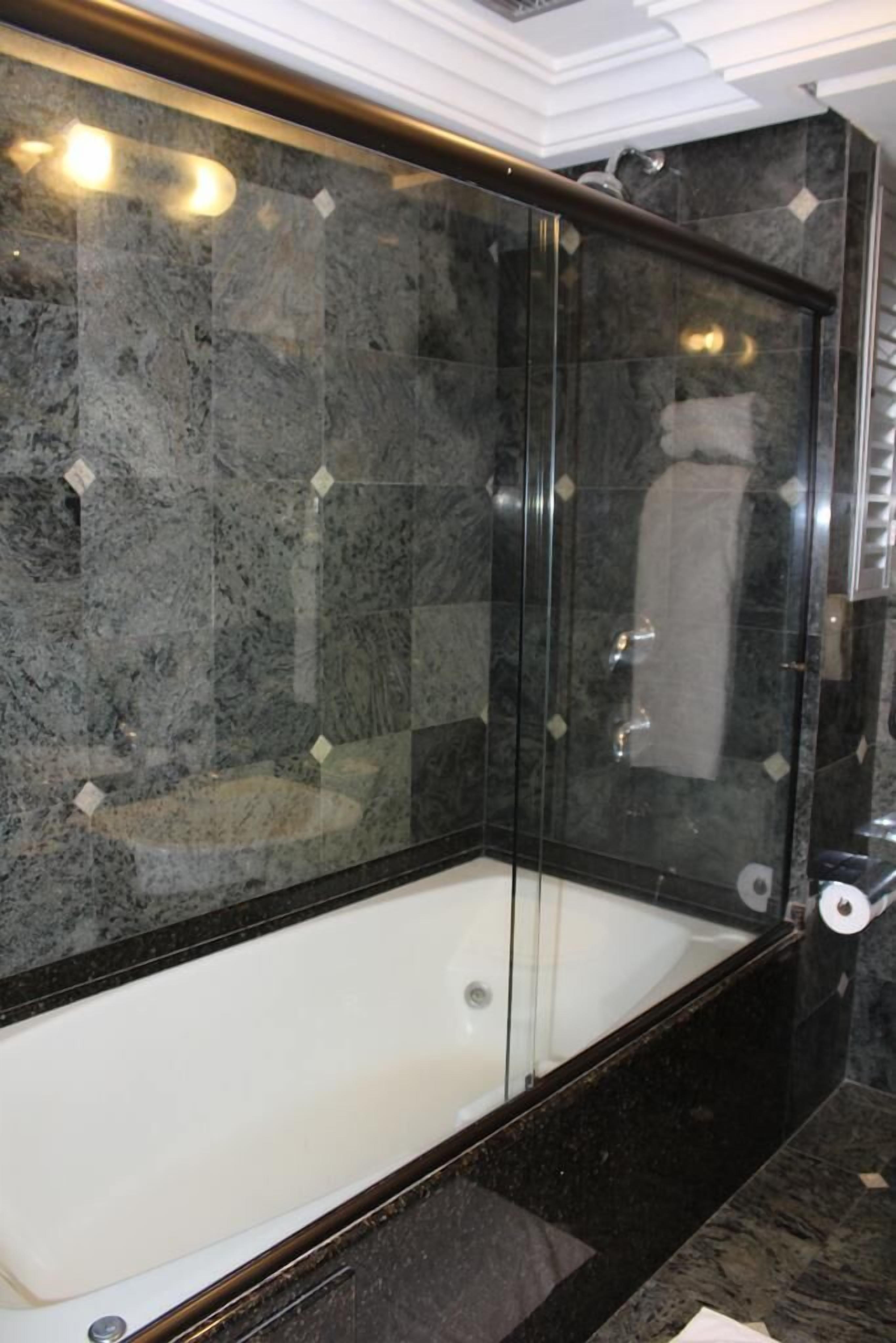 deluxe suite, jetted tub (master) | bathroom | hair dryer, bathrobes, slippers, bidet