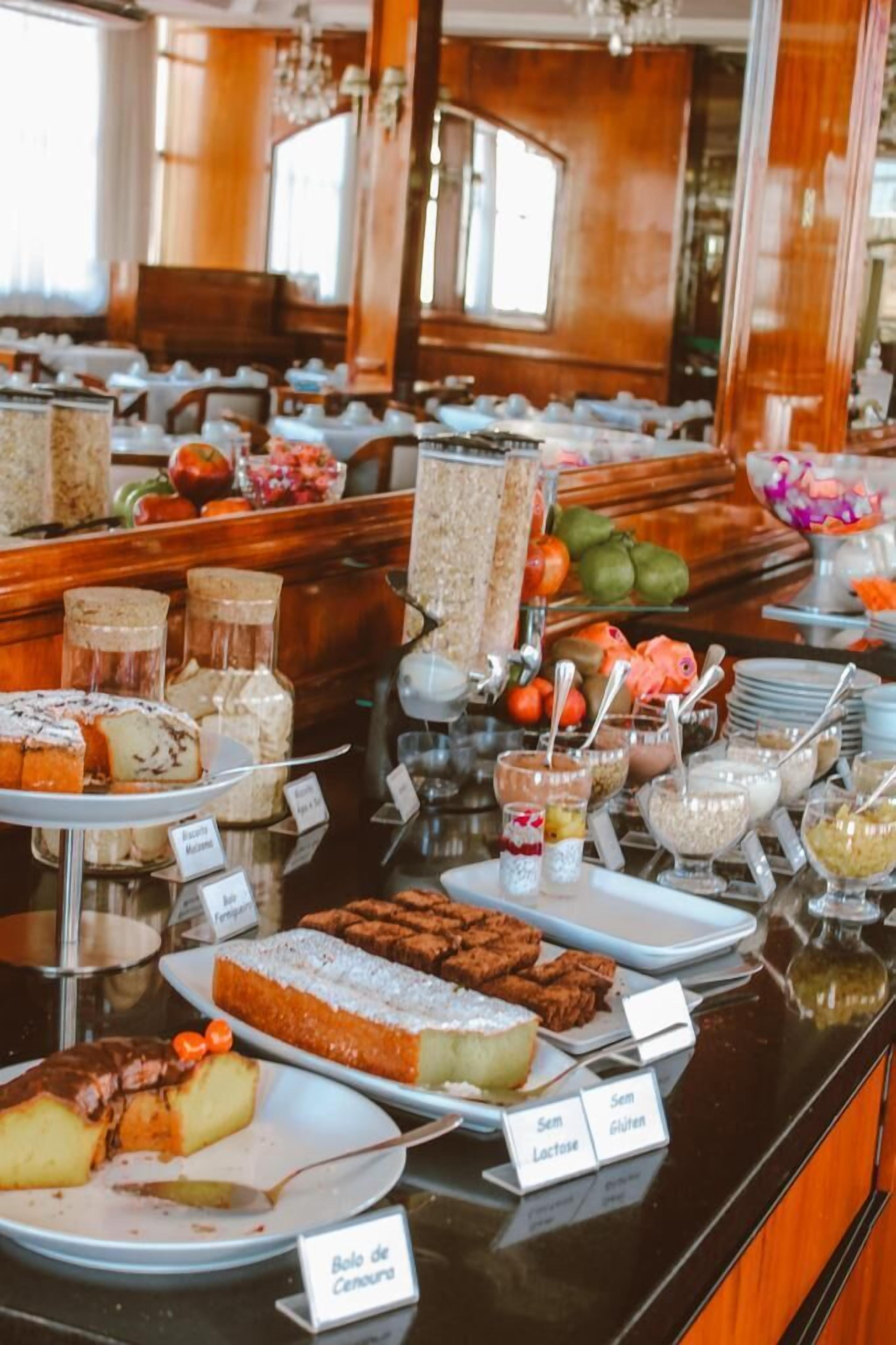 Café da manhã self-service grátis todos os dias