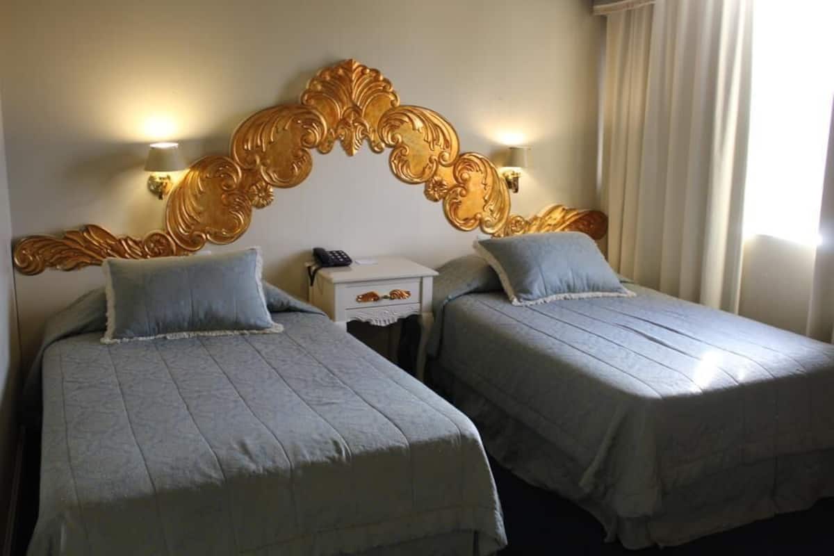 Deluxe Room, 2 Single Beds | 1 bedroom, minibar, desk, blackout curtains