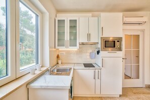 Fridge, microwave, dishwasher, coffee/tea maker