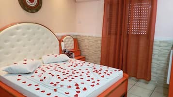 Suite (Prata Especial) | Minibar, free WiFi, bed sheets, wheelchair access