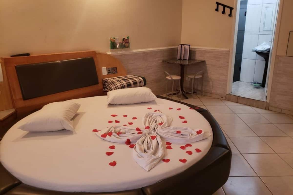 Suite (Simples) | Minibar, wi-fi (inkludert) og sengetøy