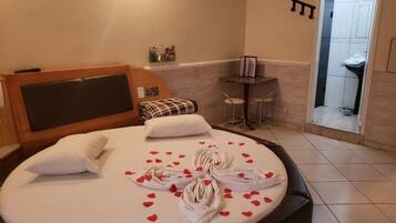 Suite (Simples) | Minibar, free WiFi, bed sheets, wheelchair access
