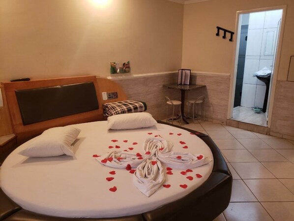 Suite (Simples) | Minibar, free WiFi, bed sheets, wheelchair access - Motel Mont Blanc - Adults Only (Guarulhos)