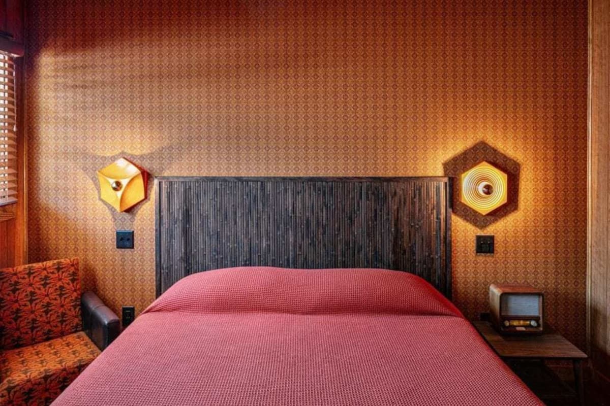 Standard Room, 1 King Bed | Minibar, individually decorated, individually furnished, free WiFi