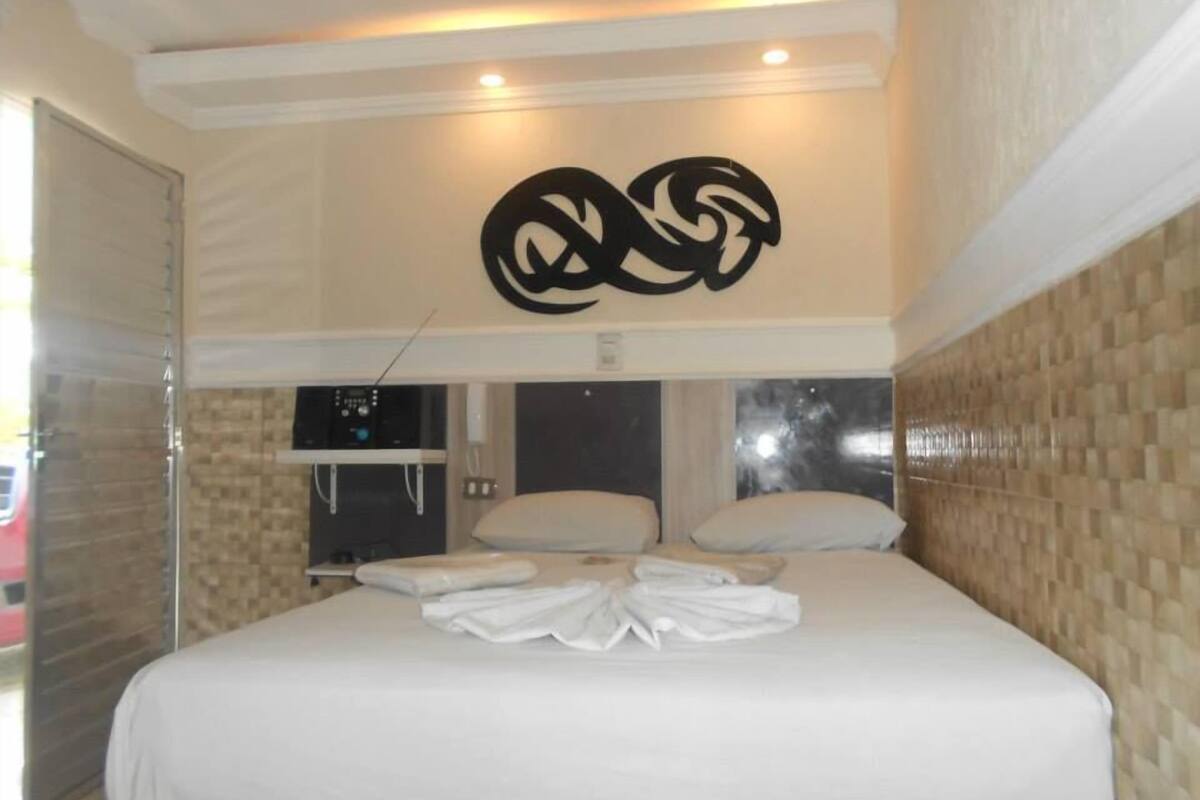 Suite (Viajantes) | Minibar, WiFi (free), bed sheets