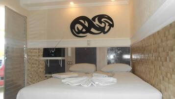Suíte (Viajantes) | Frigobar, Wi-Fi de cortesia, roupa de cama