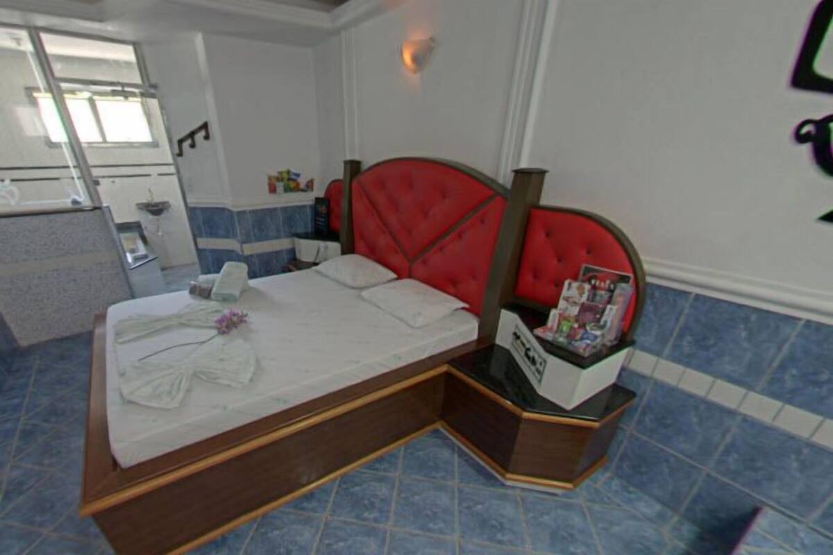 Suite (Extase) | Minibar, WiFi (free), bed sheets