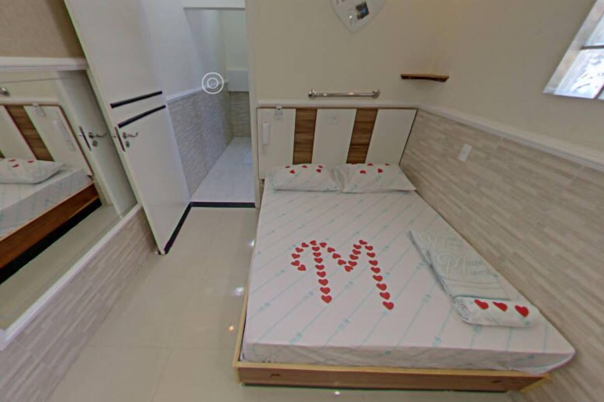 Suite, Accessible | Minibar, WiFi (free), bed sheets