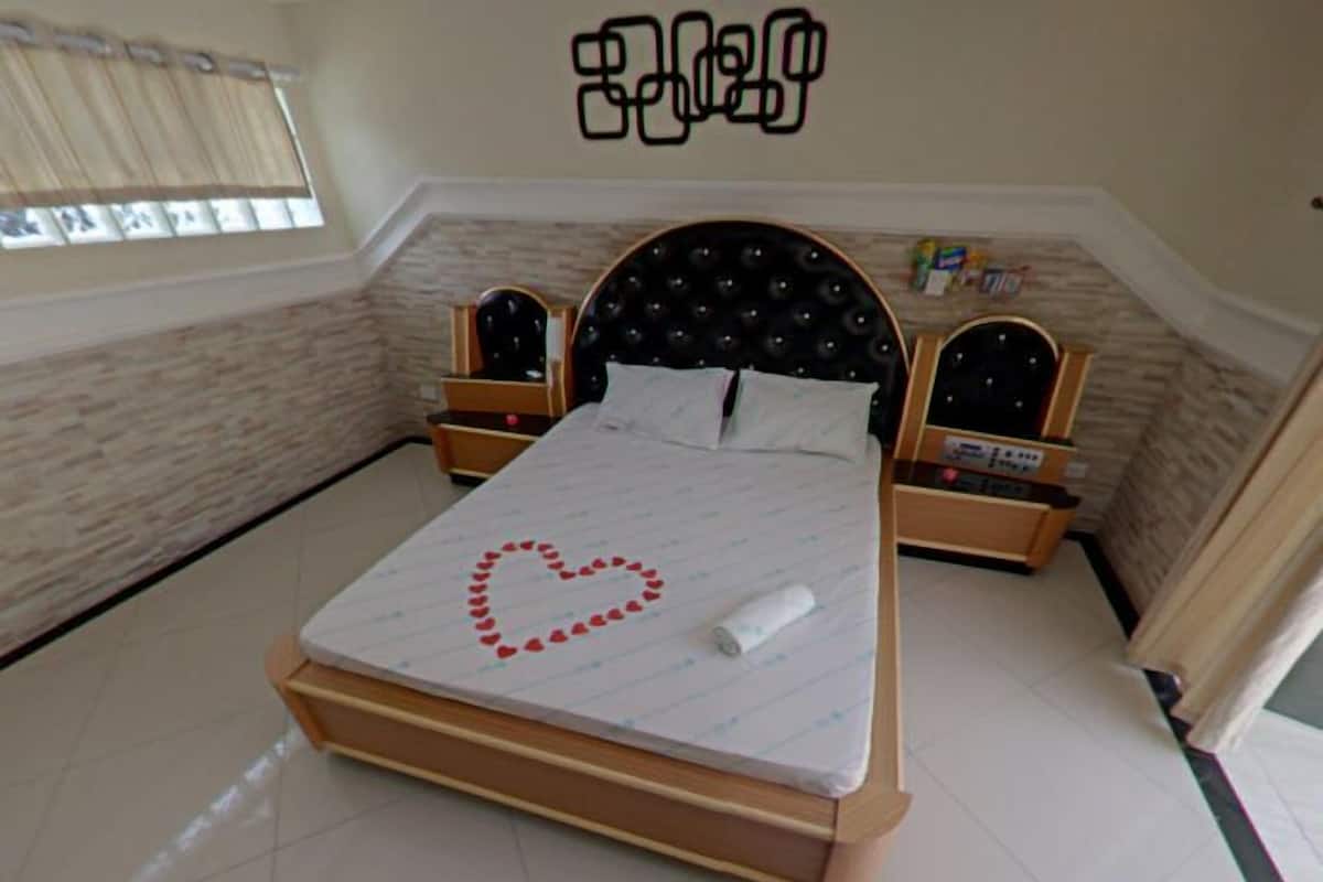 Suite (Tropical) | Minibar, WiFi (free), bed sheets