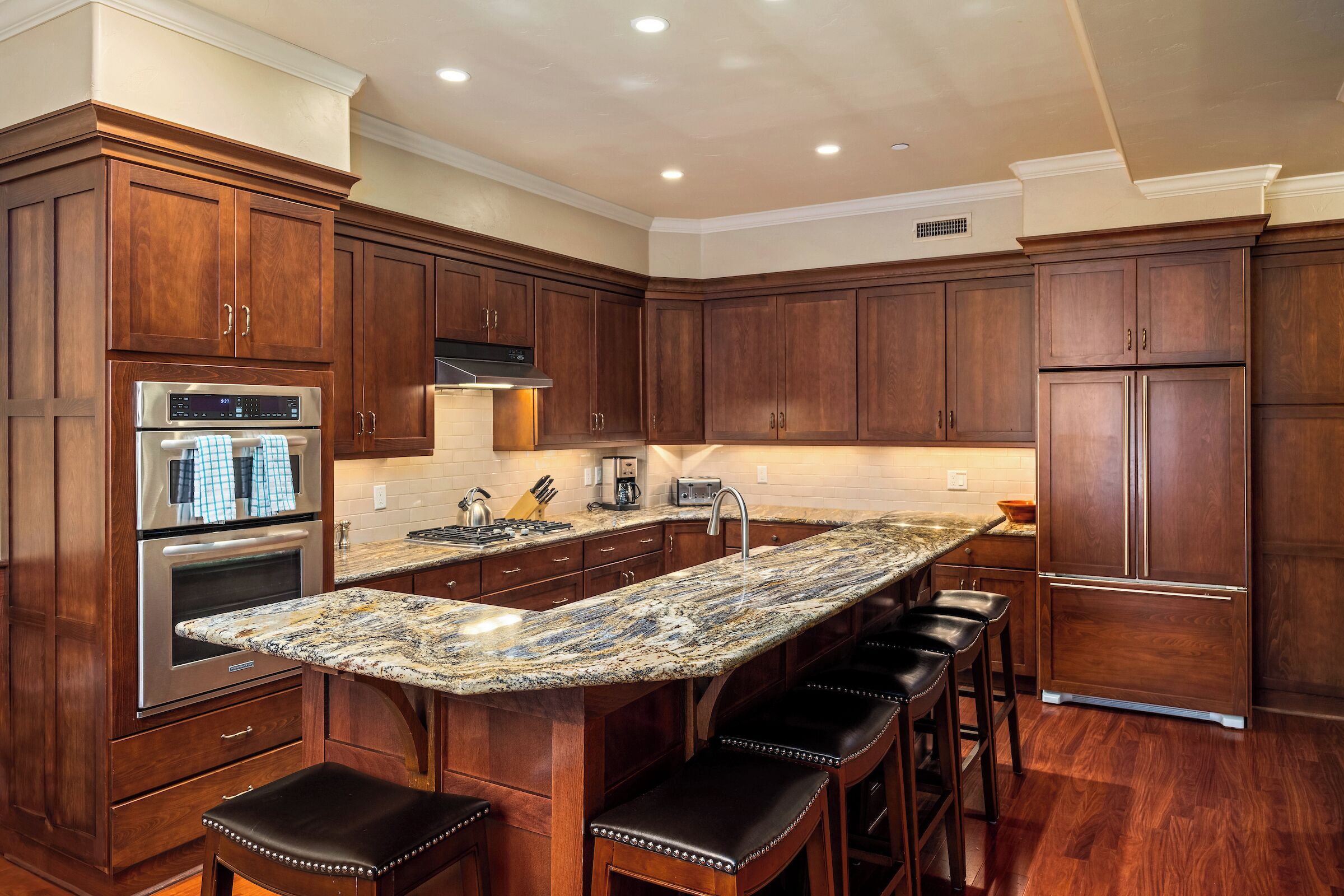 Refrigerador, microondas, horno, placa de cocina