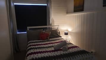 3 bedrooms, desk, iron/ironing board, travel cot