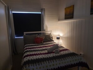 3 Schlafzimmer, Schreibtisch, Bügeleisen/Bügelbrett, Reisekinderbett