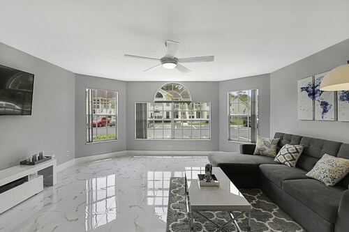 Completely Renovated 3/2 Close to Disney parks