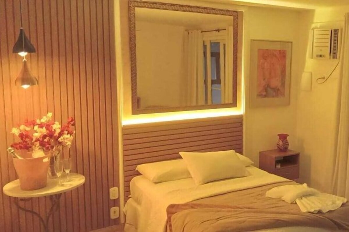 Minibar, cortinas opacas, wifi gratis y decoración individual