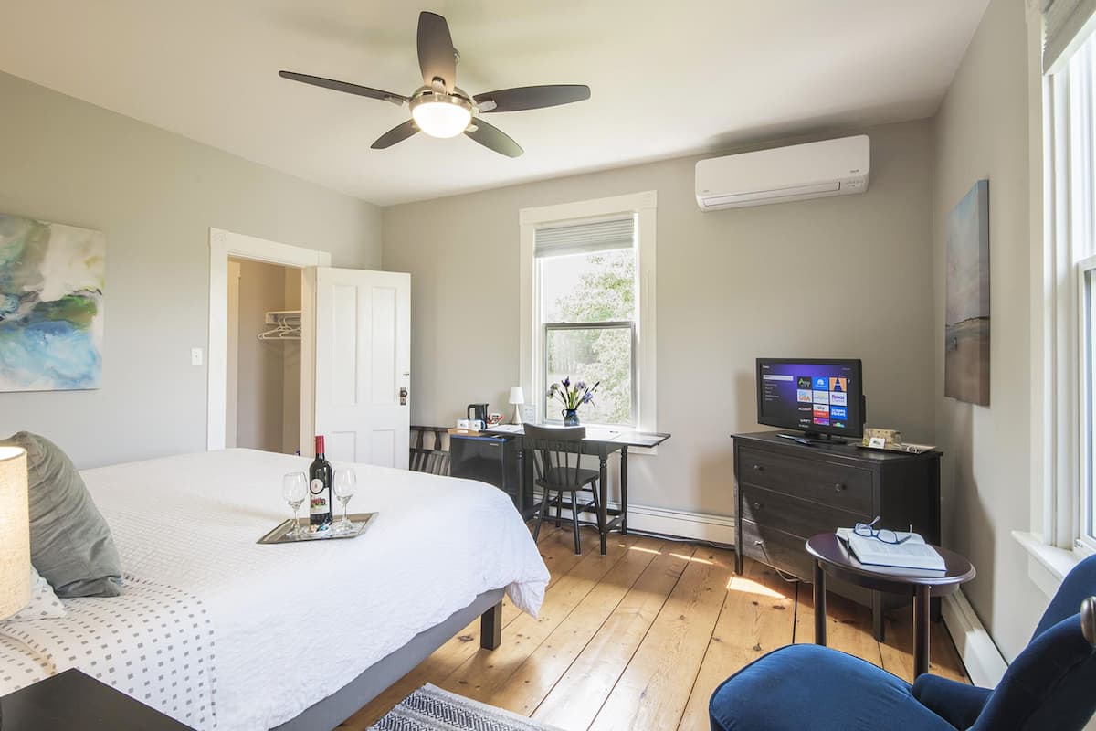 Deluxe Room (2nd Floor) | 1 chambre, literie de qualité supérieure, matelas mémoire de forme