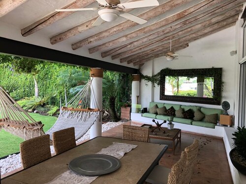 Stunnishing House in Cuernavaca with 20 people accommodation.