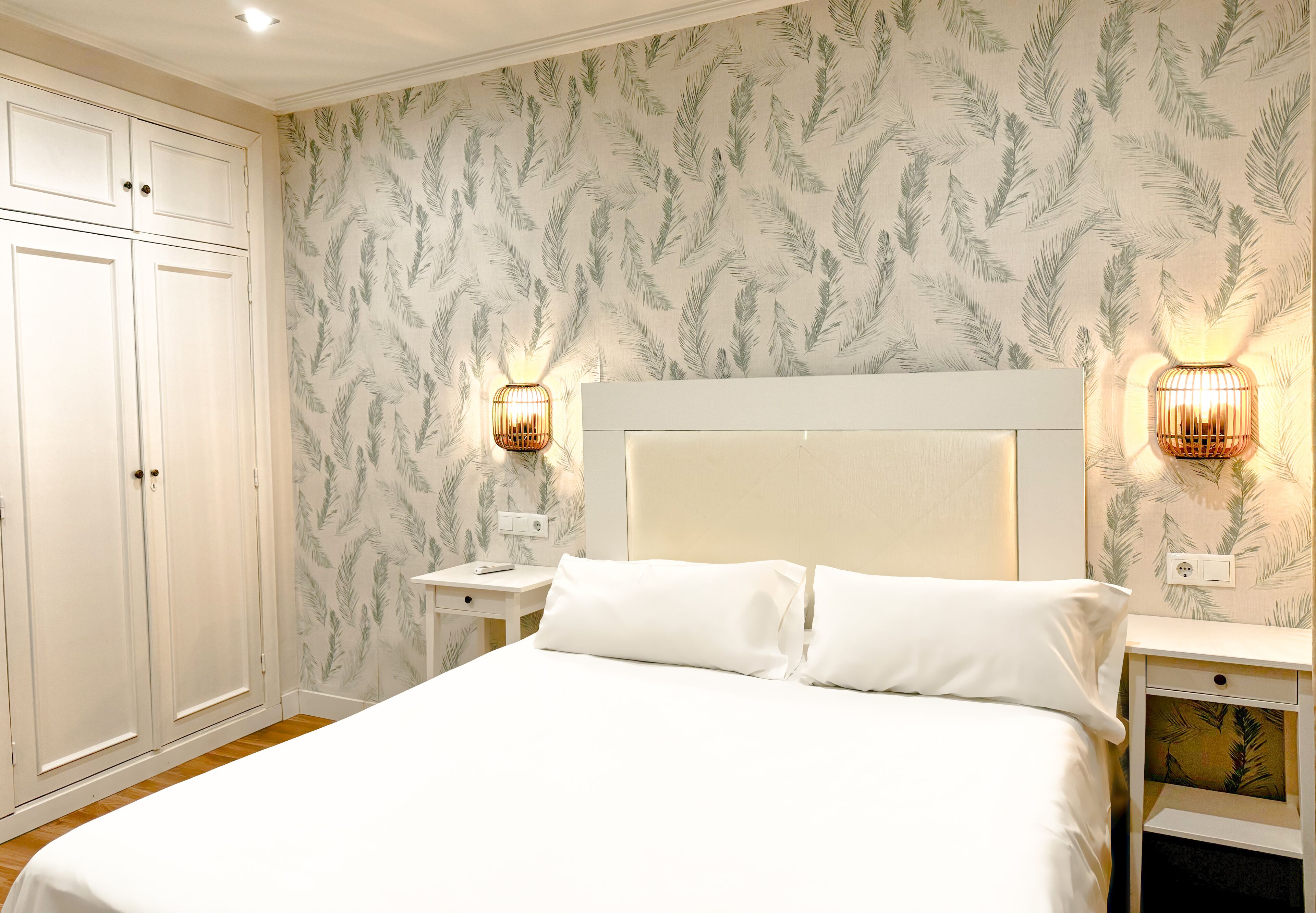 Quadrupla Comfort, 2 camere da letto (cama de matrimonio y dos individuales) | Una cassaforte in camera, tende oscuranti, insonorizzazione