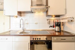 Refrigerador, microondas, horno y lavavajillas