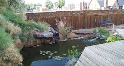 Historic 130 Year Old near downtown Sedalia - great for families or groups