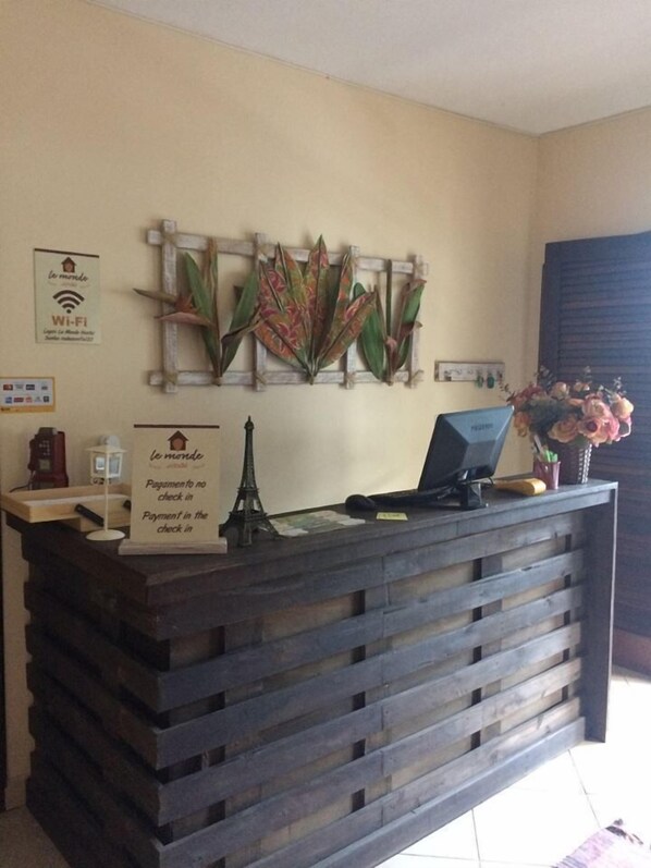 Reception - Hostel Le Monde (Angra dos Reis)