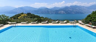 Garden Residence Malcesine Lake View Apartment 15