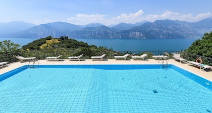 Garden Residence Malcesine Lake View Apartment 15