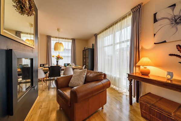 Smart-TV, Kamin, BĂŒcher