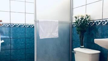 Basic Room, 1 Double Bed, Ensuite | Bathroom