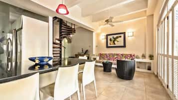 객실 내 식사 공간