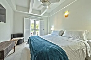 3 bedrooms, Egyptian cotton sheets, premium bedding, down duvets