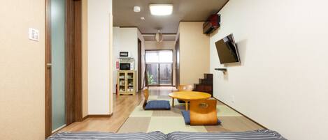 5 bedrooms, iron/ironing board, WiFi