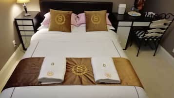 2 bedrooms, premium bedding, down comforters, Select Comfort beds