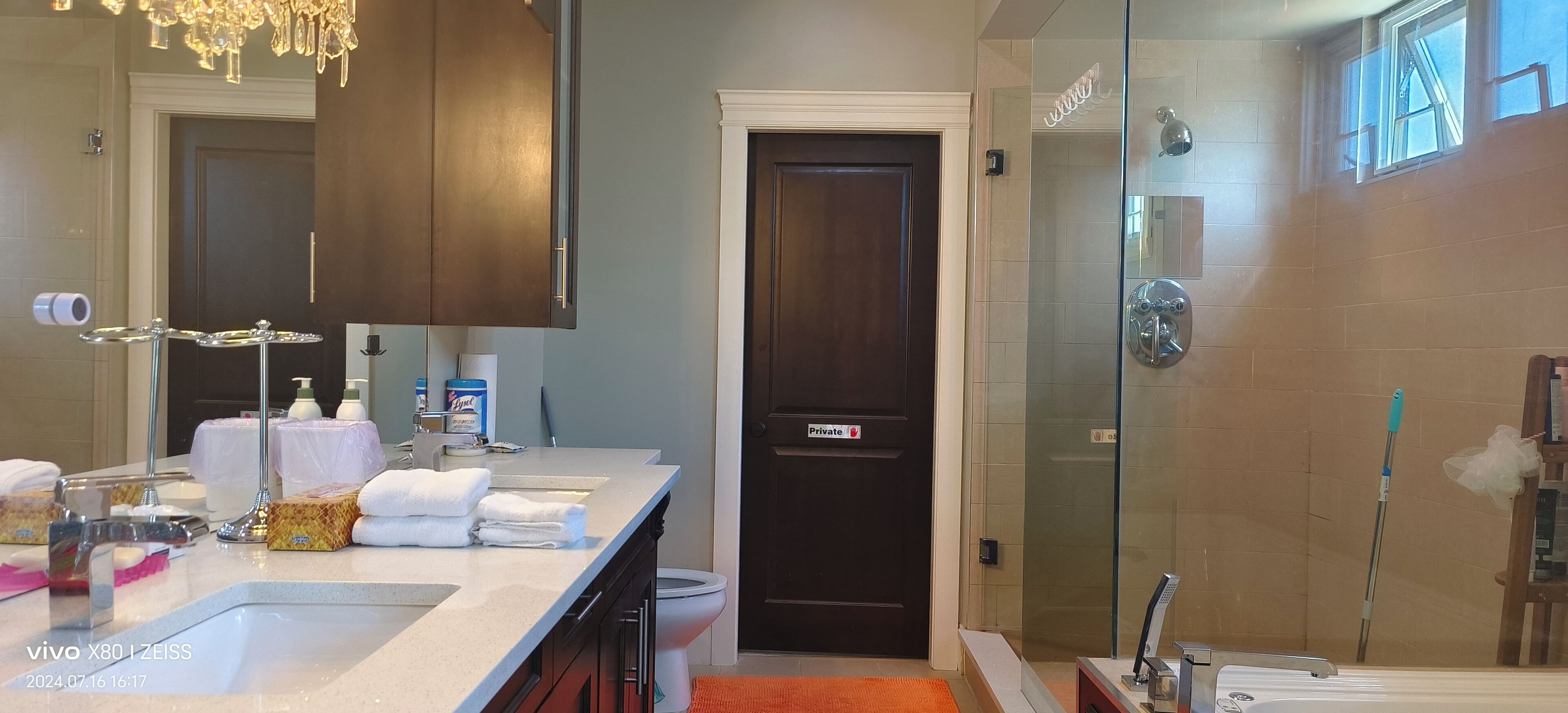 Luxury Studio Suite | Bathroom