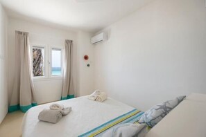 3 habitaciones, caja de seguridad en la habitación y escritorio 