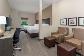 Down comforters, desk, laptop workspace, blackout drapes - Ameniti Bay, BW Signature Collection (Sarasota)